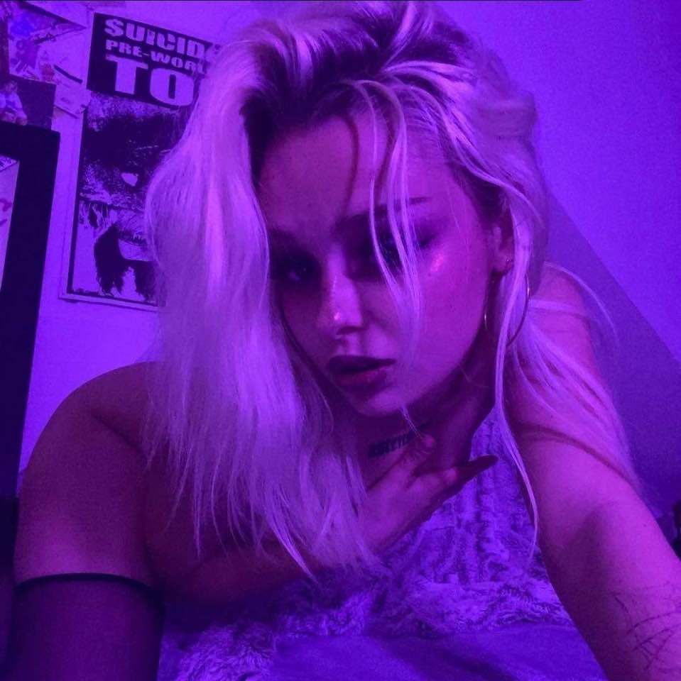 Sexy KIK slut, 19, back to show off more #IibRInRC