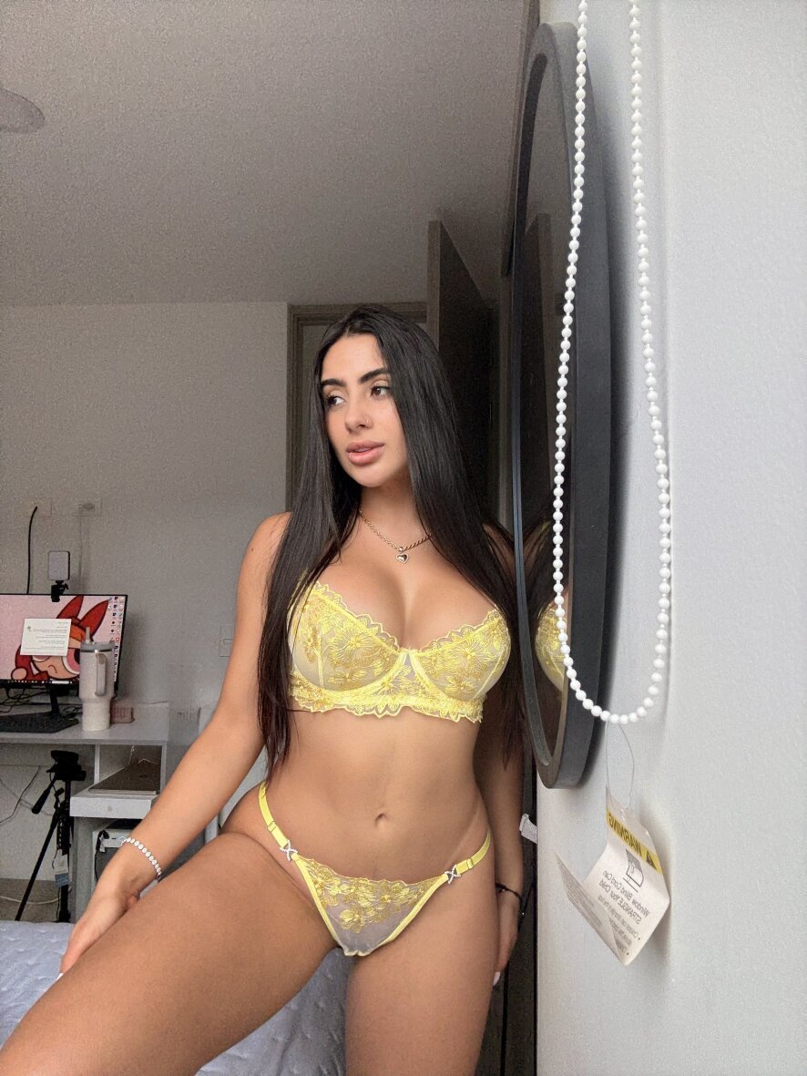 Colombiana hermosa #dLgP1S69